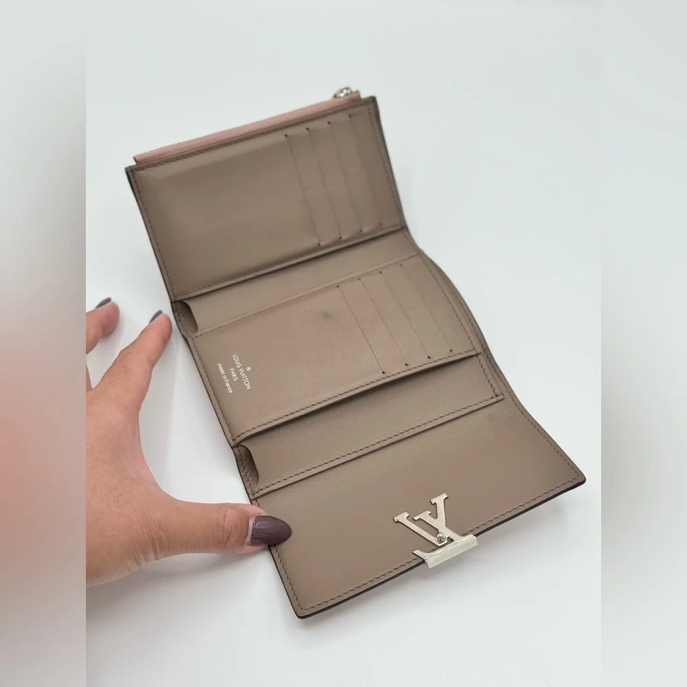 Louis Vuitton Capucines Compact Wallet Magnolia Pink Taurillon Leather LV - Picture 12 of 12